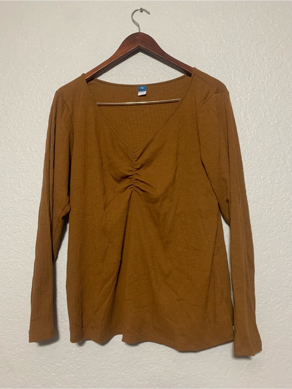 Old Navy Brown Long-Sleeve V-Neck Ruched Front Top